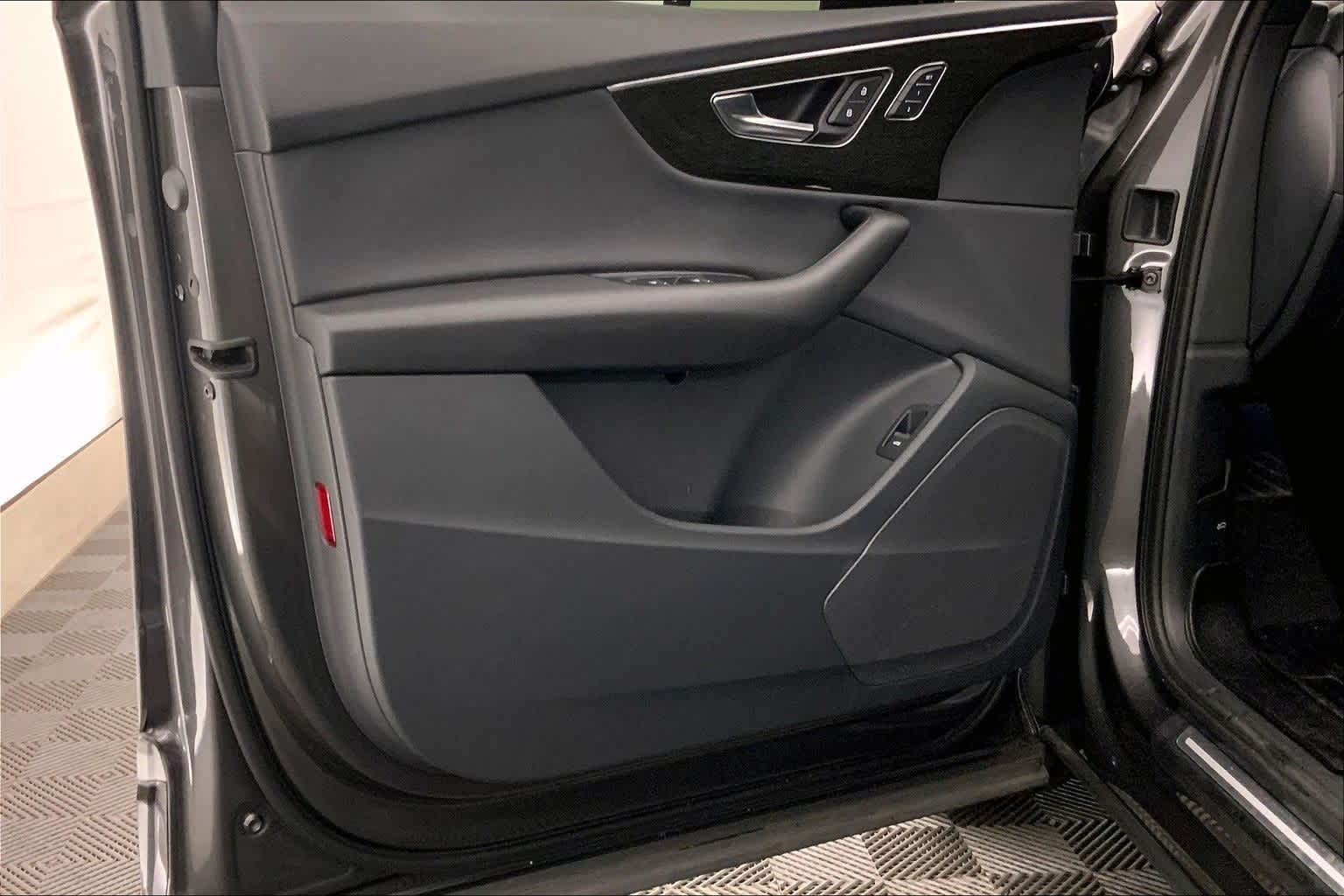 Thumbnail: 2021 Audi Q7 - 27