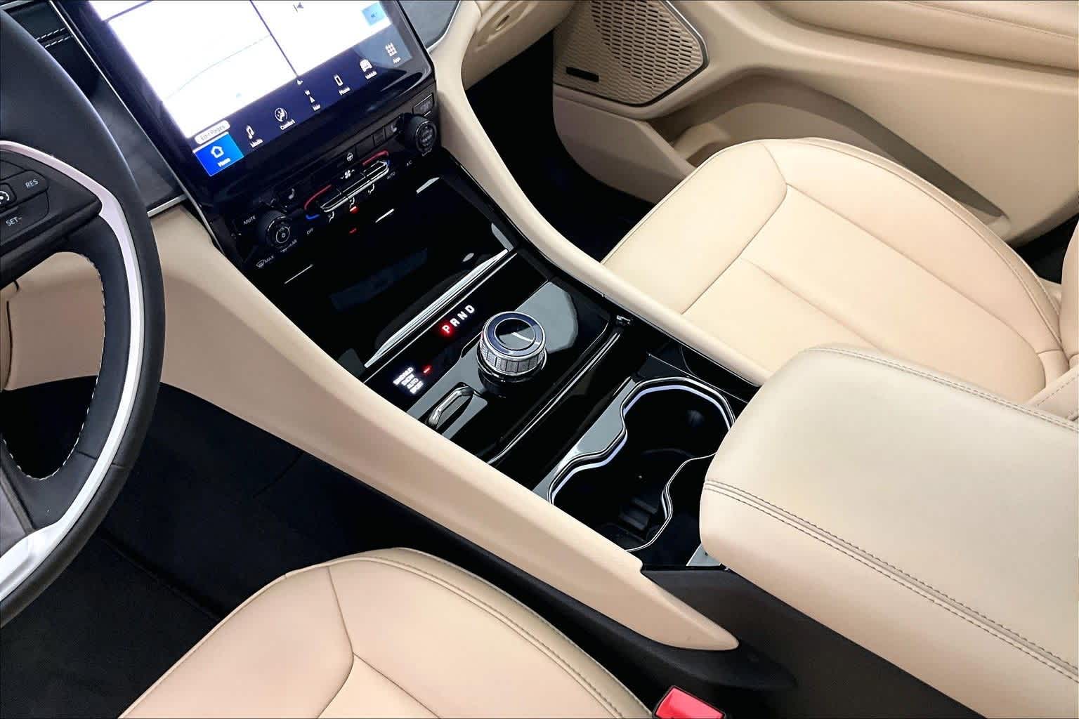 Thumbnail: 2023 Jeep Grand Cherokee - 16