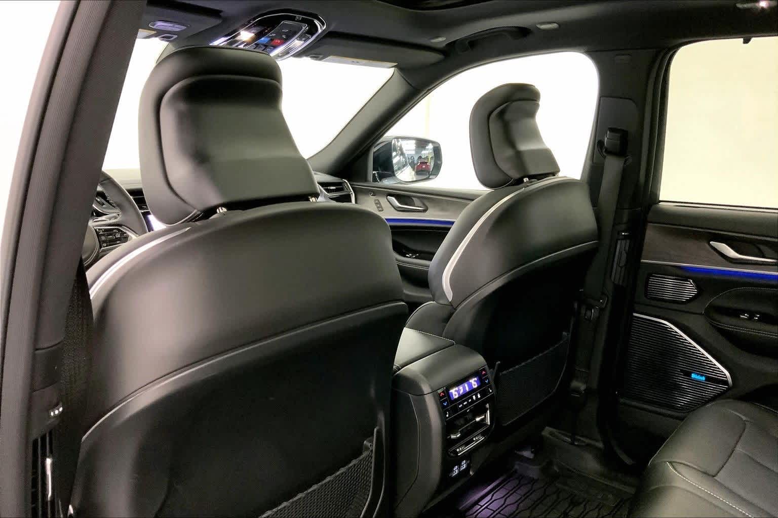 Thumbnail: 2024 Jeep Grand Cherokee - 12