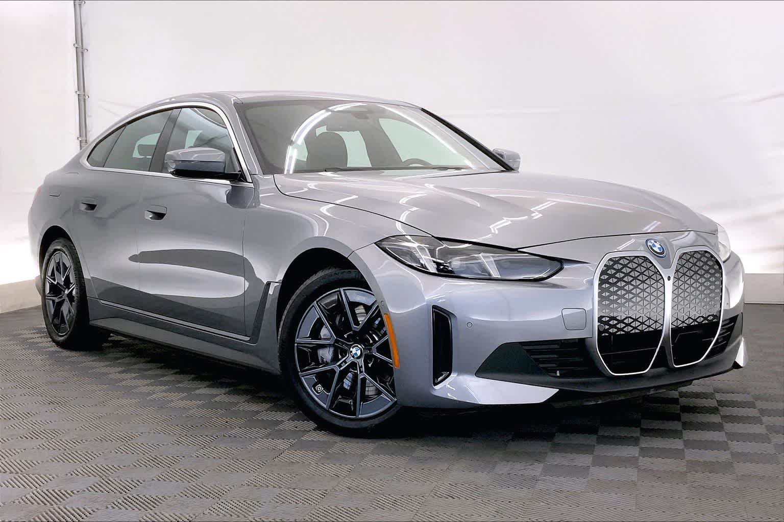 Thumbnail: 2025 BMW i4 - 21