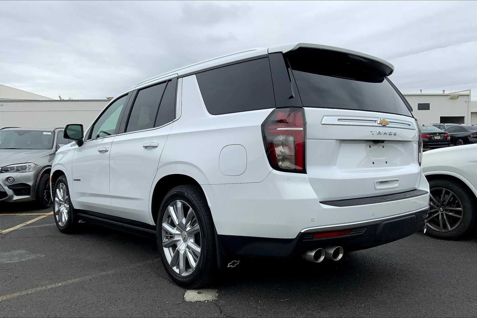 Thumbnail: 2022 Chevrolet Tahoe - 4