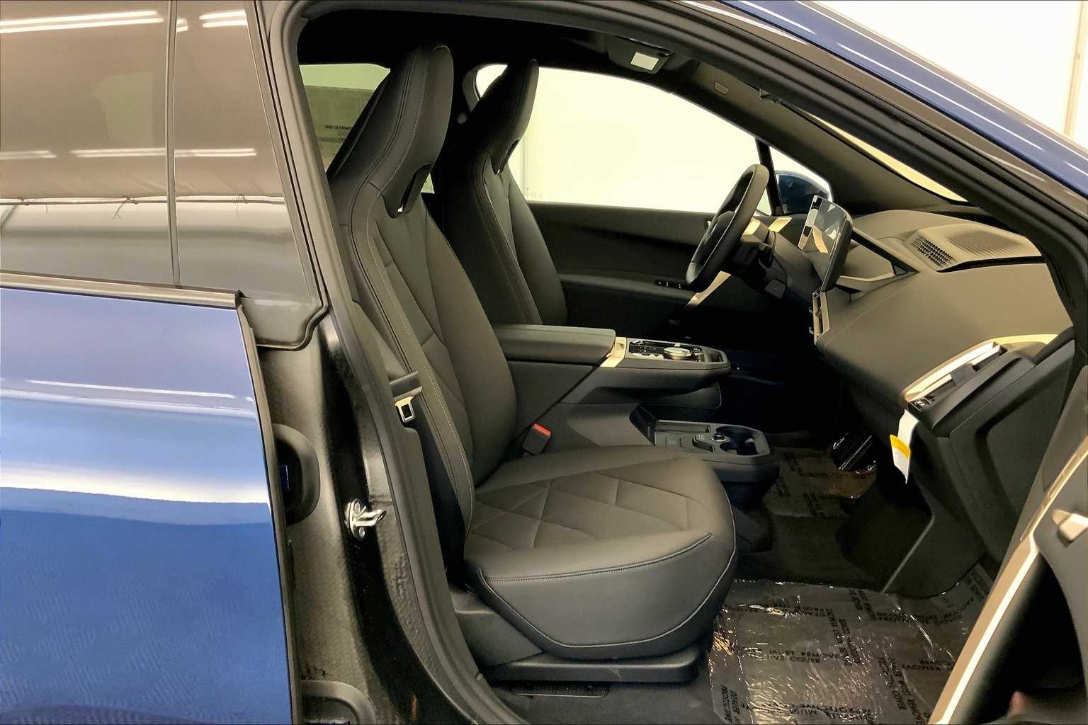 Thumbnail: 2025 BMW iX - 14