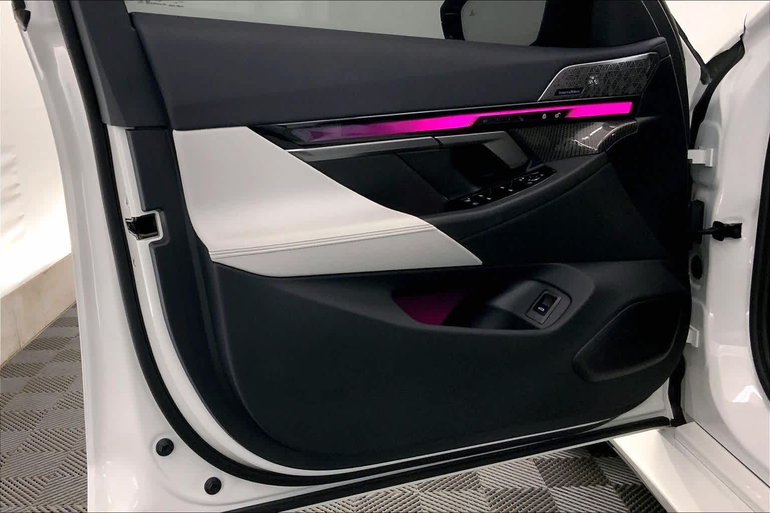 Thumbnail: 2026 BMW M5 - 27