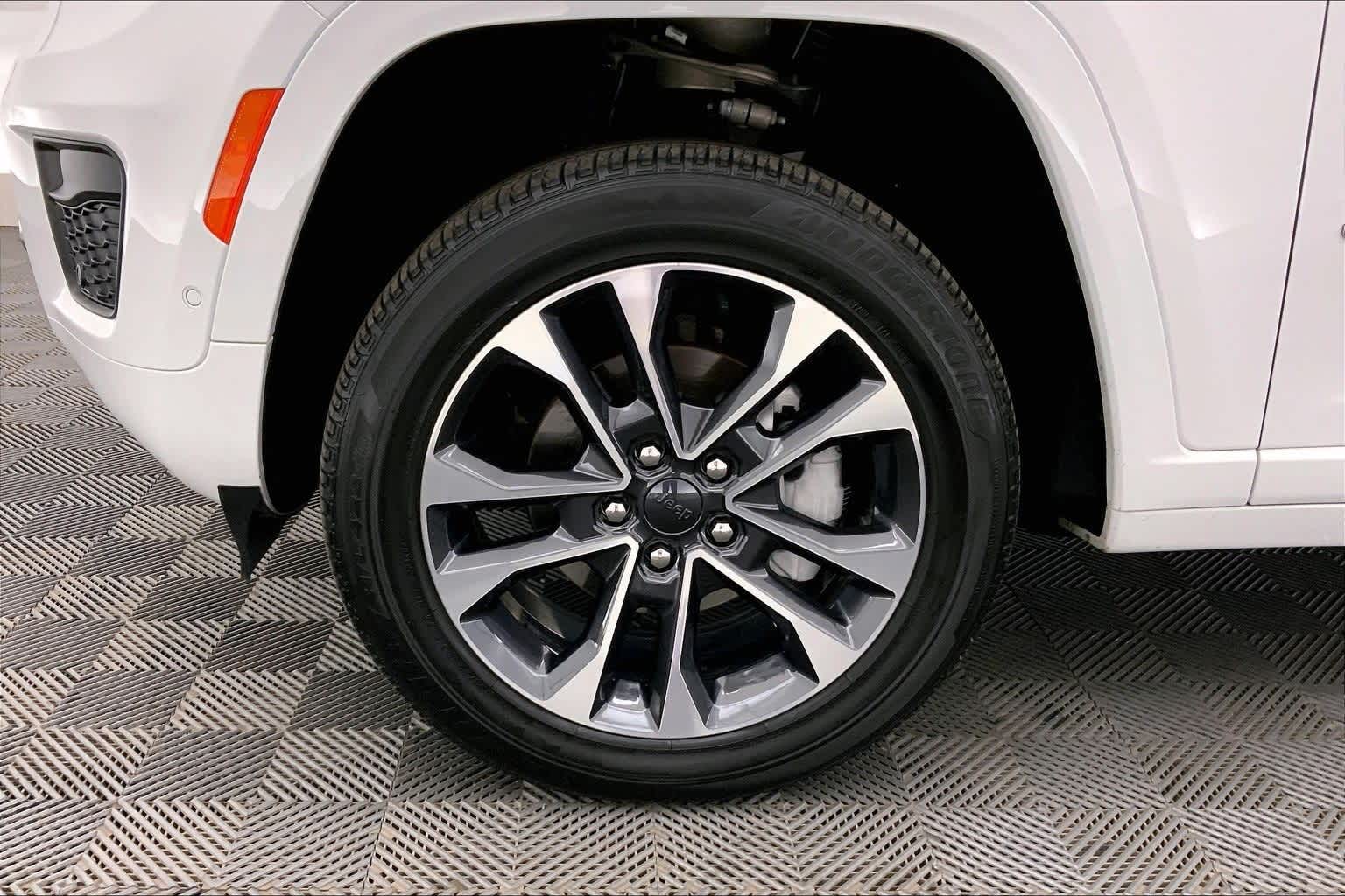 Thumbnail: 2024 Jeep Grand Cherokee - 8