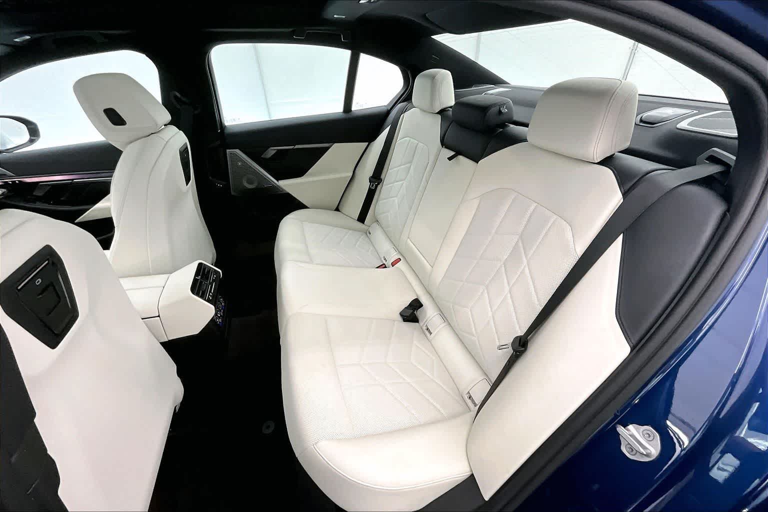 Thumbnail: 2026 BMW 5 Series - 29
