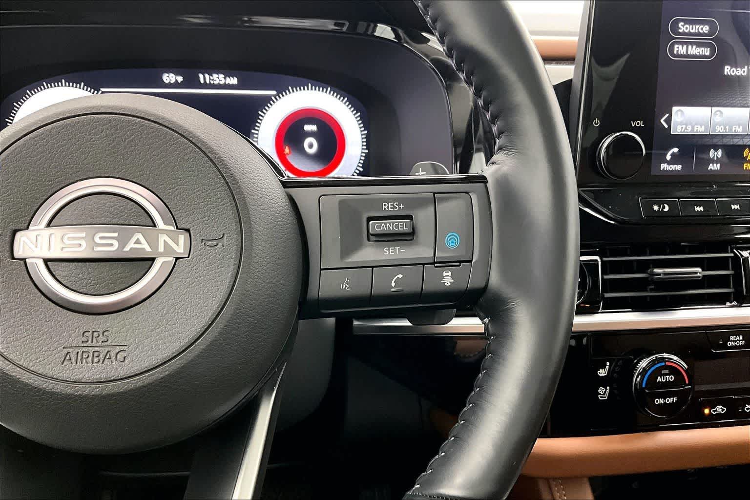 Thumbnail: 2022 Nissan Pathfinder - 25