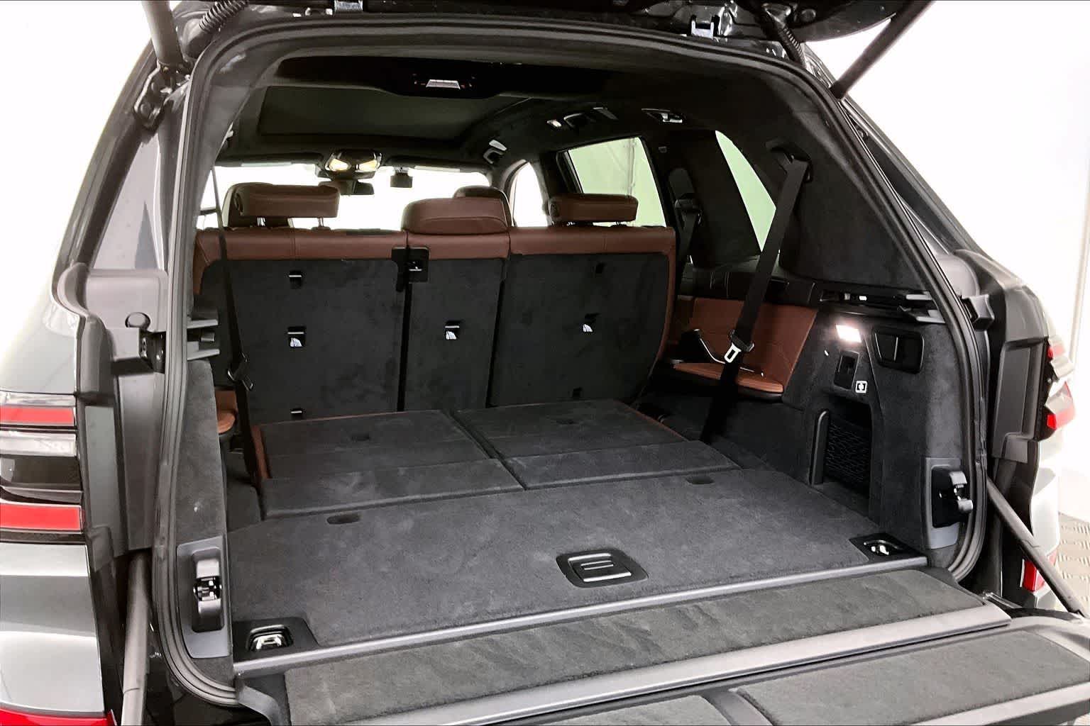 Thumbnail: 2026 BMW X7 - 19