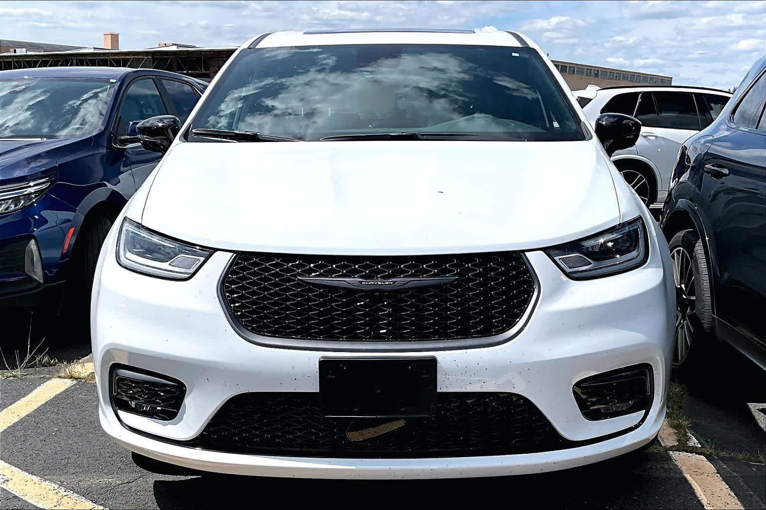 Thumbnail: 2026 Chrysler Pacifica - 6