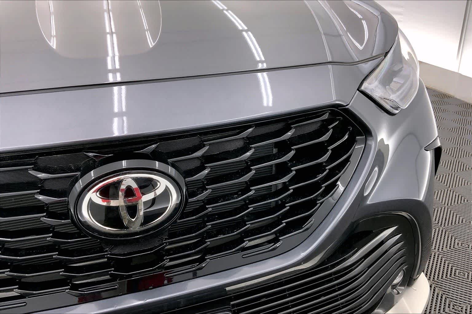 Thumbnail: 2021 Toyota Highlander - 33