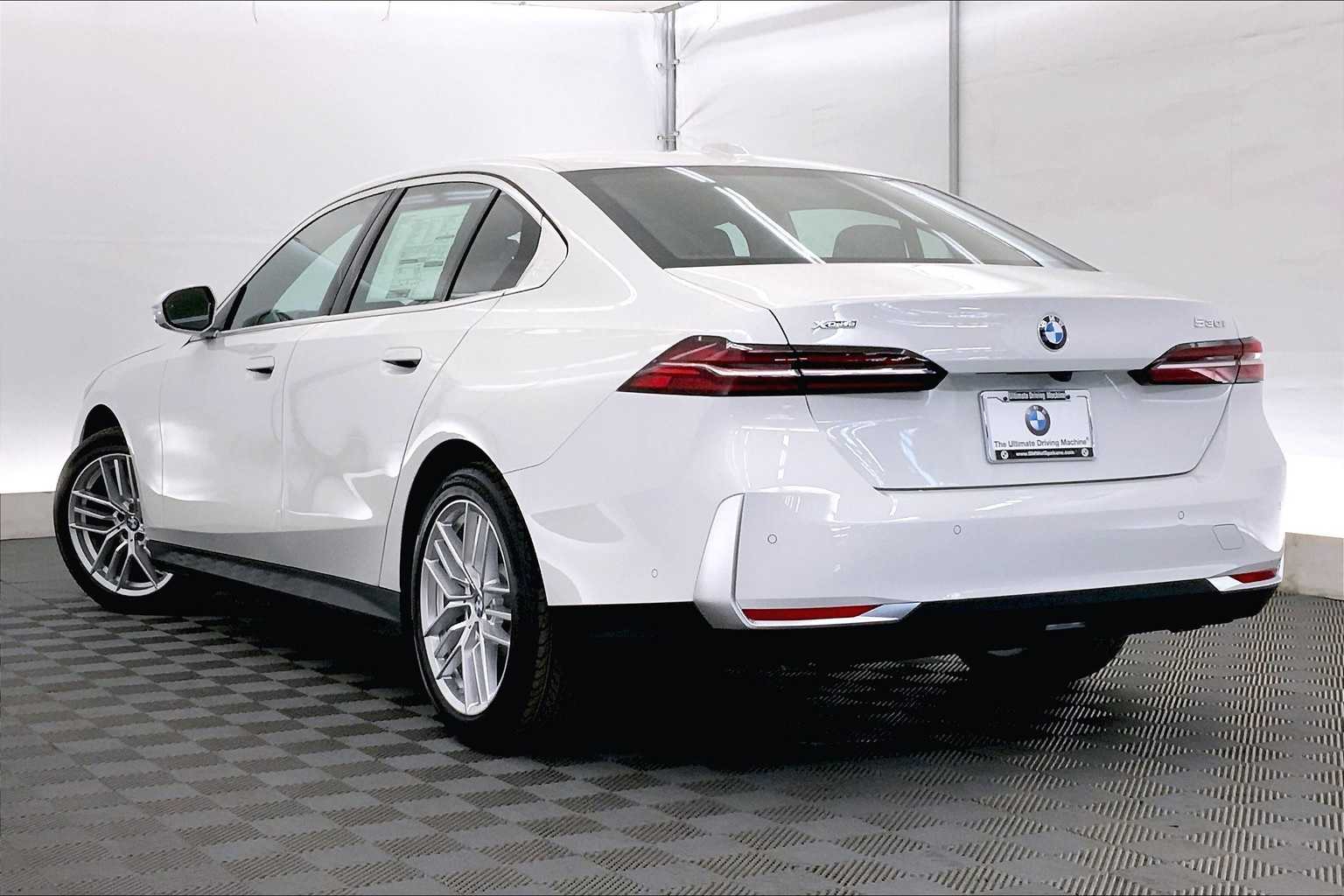 Thumbnail: 2025 BMW 5 Series - 4