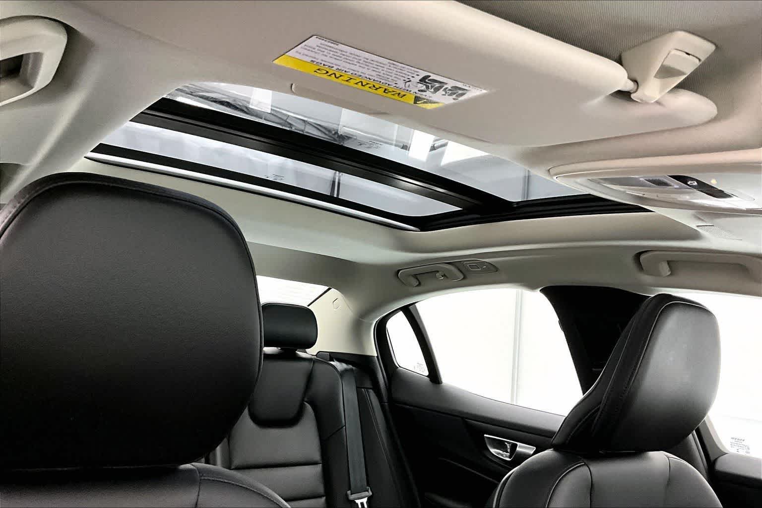 Thumbnail: 2024 Volvo S60 - 30