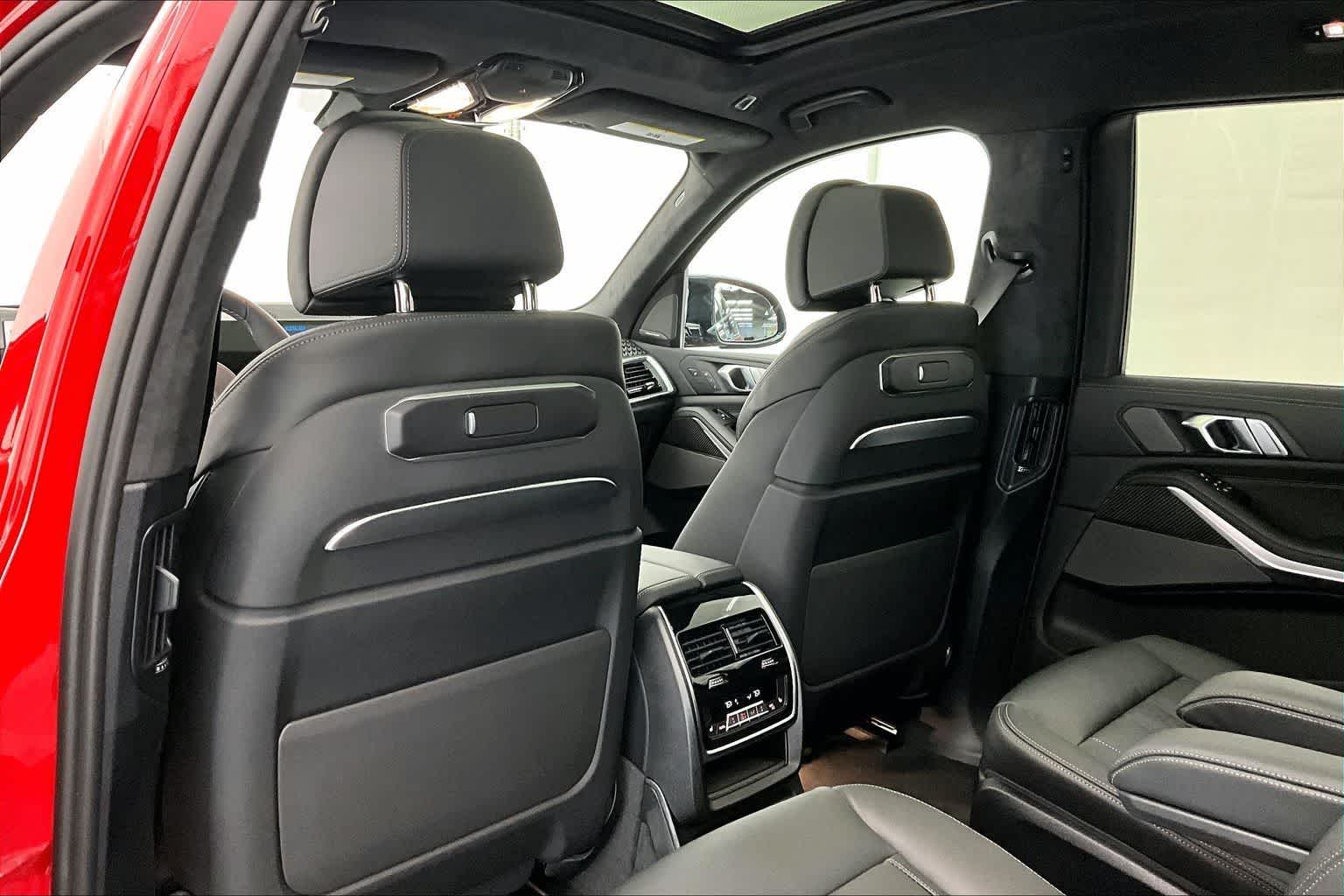 Thumbnail: 2026 BMW X7 - 12