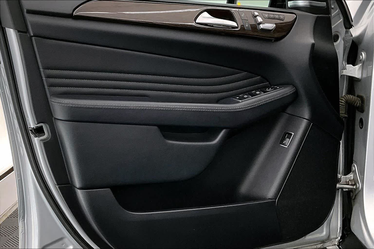 Thumbnail: 2016 Mercedes-Benz GLE - 27