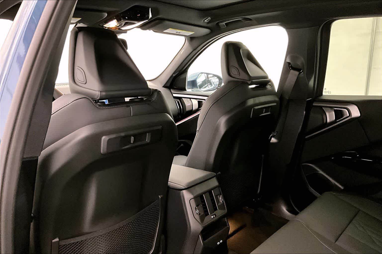 Thumbnail: 2026 BMW X3 - 12