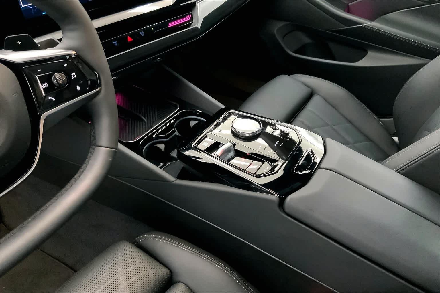Thumbnail: 2024 BMW 5 Series - 16