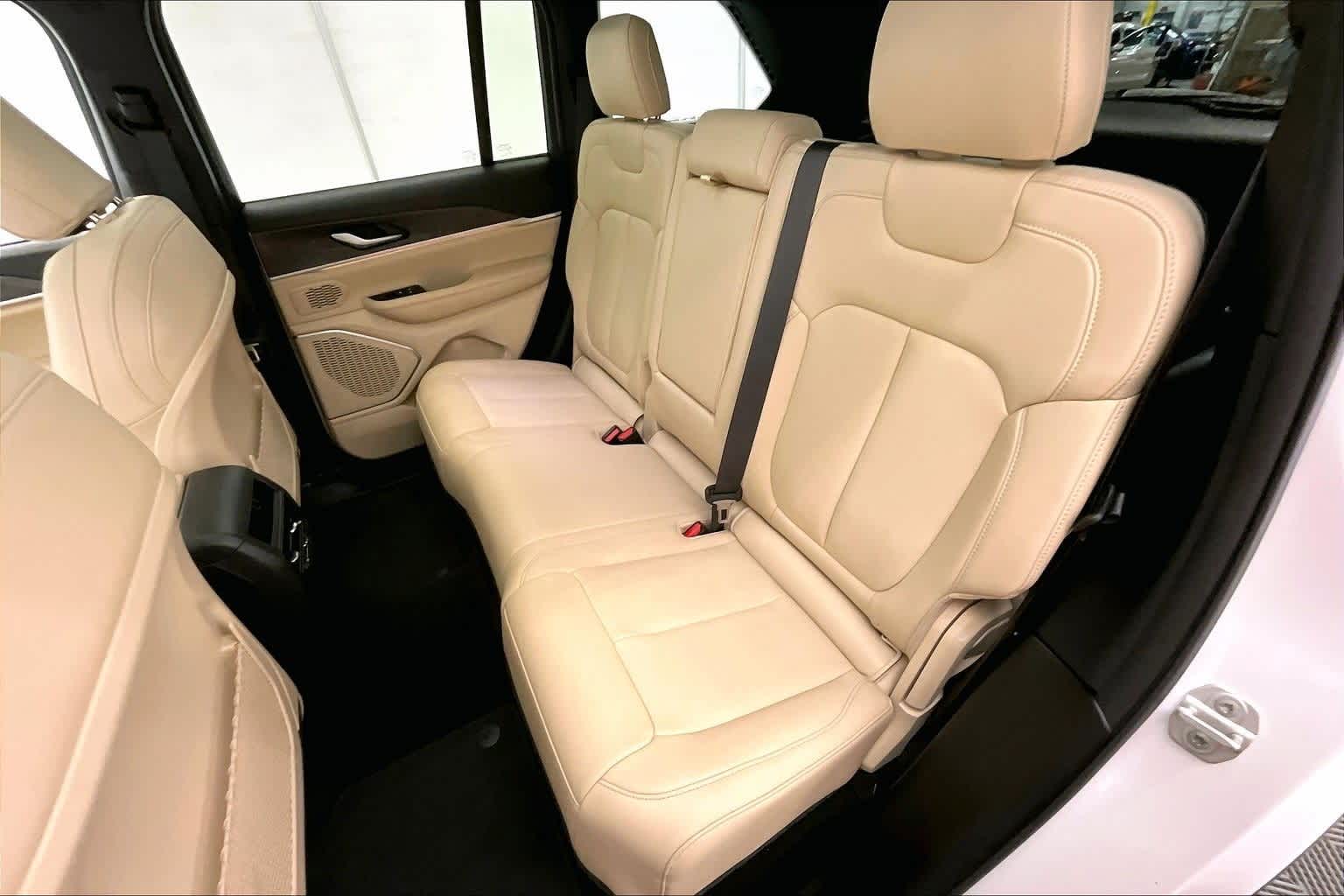 Thumbnail: 2023 Jeep Grand Cherokee - 29