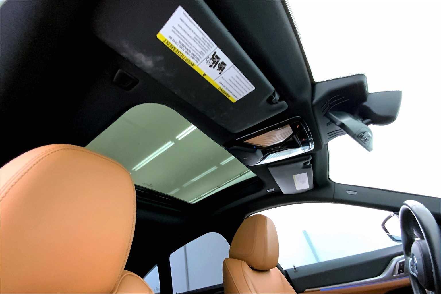 Thumbnail: 2022 BMW i4 - 31