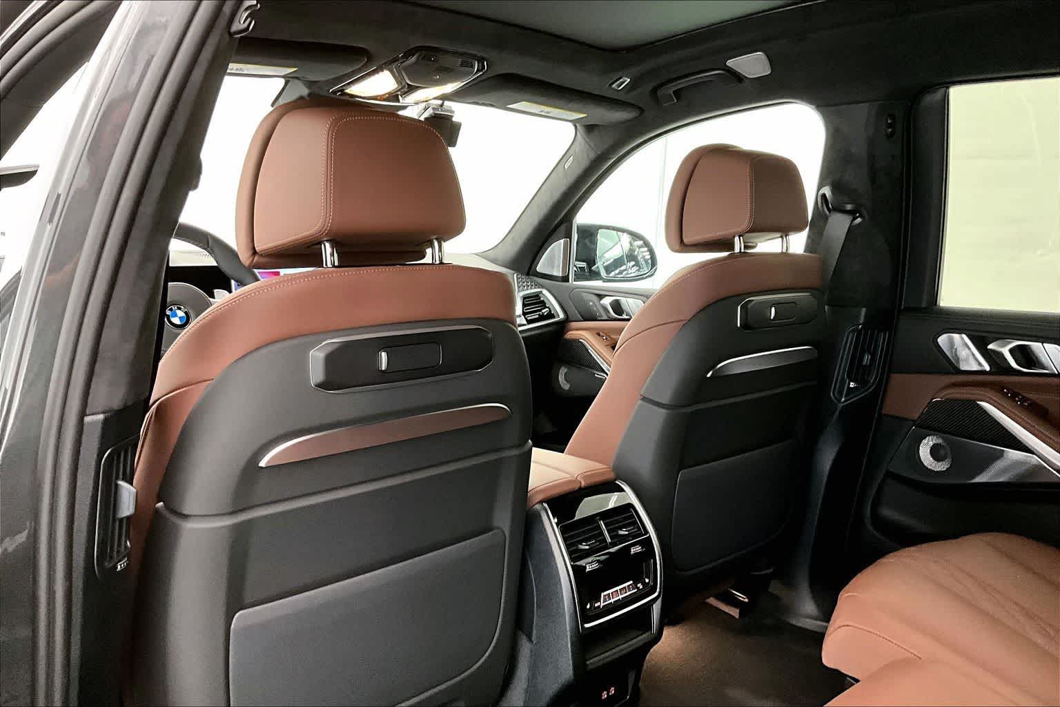 Thumbnail: 2026 BMW X7 - 12