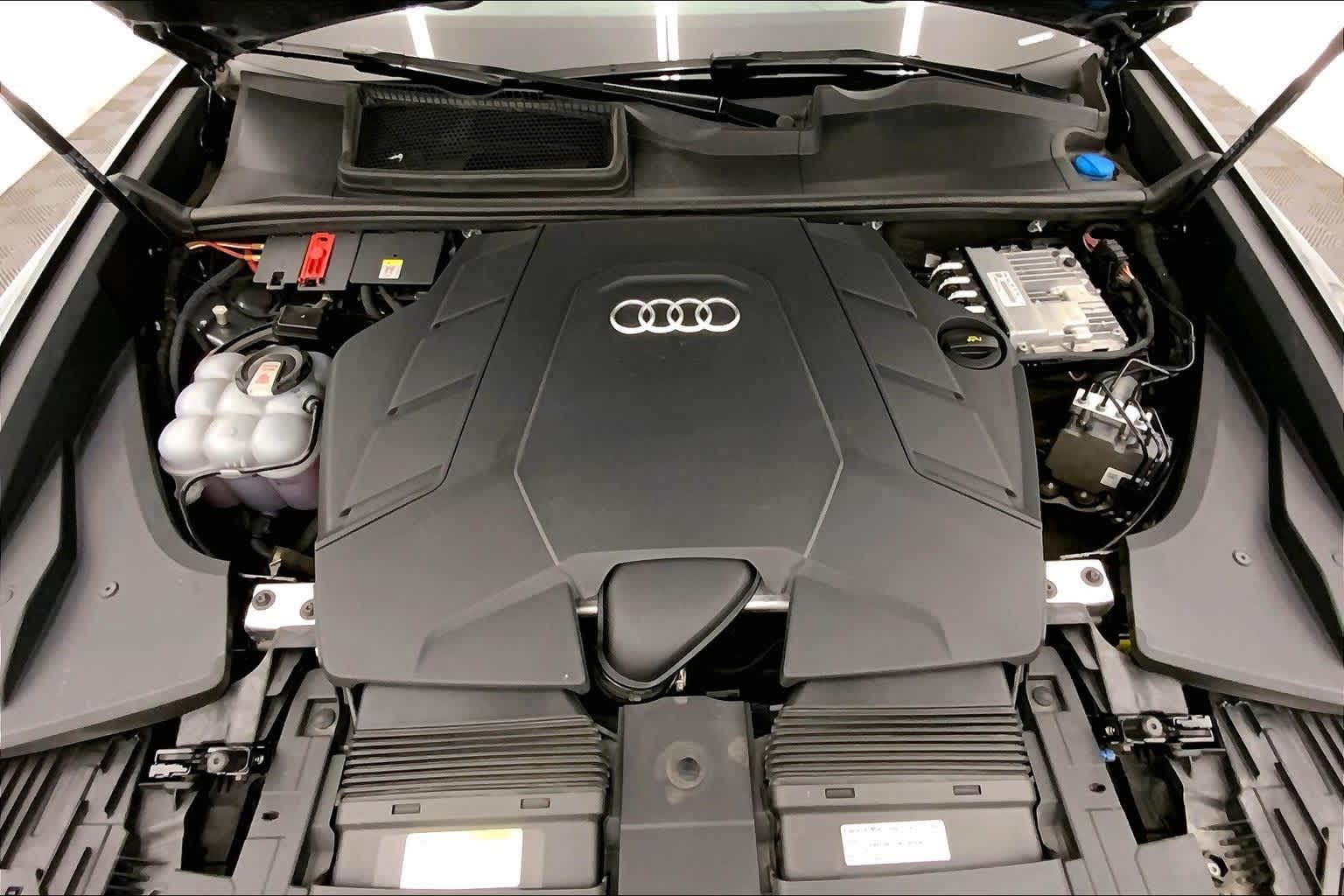 Thumbnail: 2022 Audi Q8 - 9