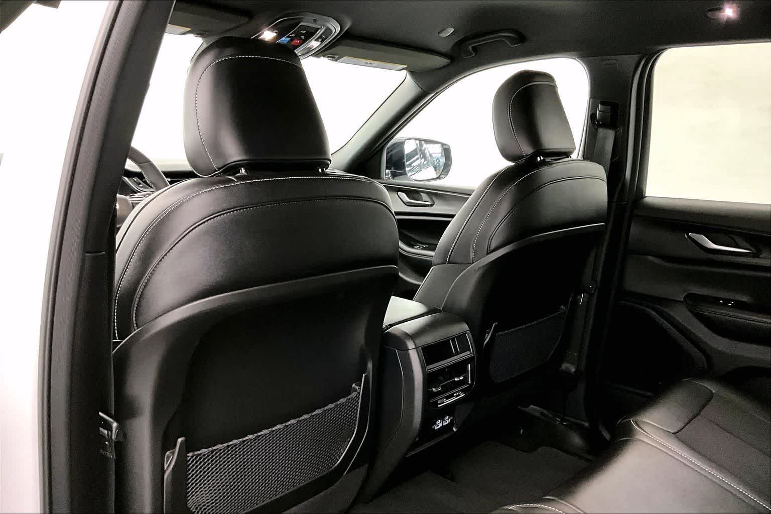 Thumbnail: 2023 Jeep Grand Cherokee - 12