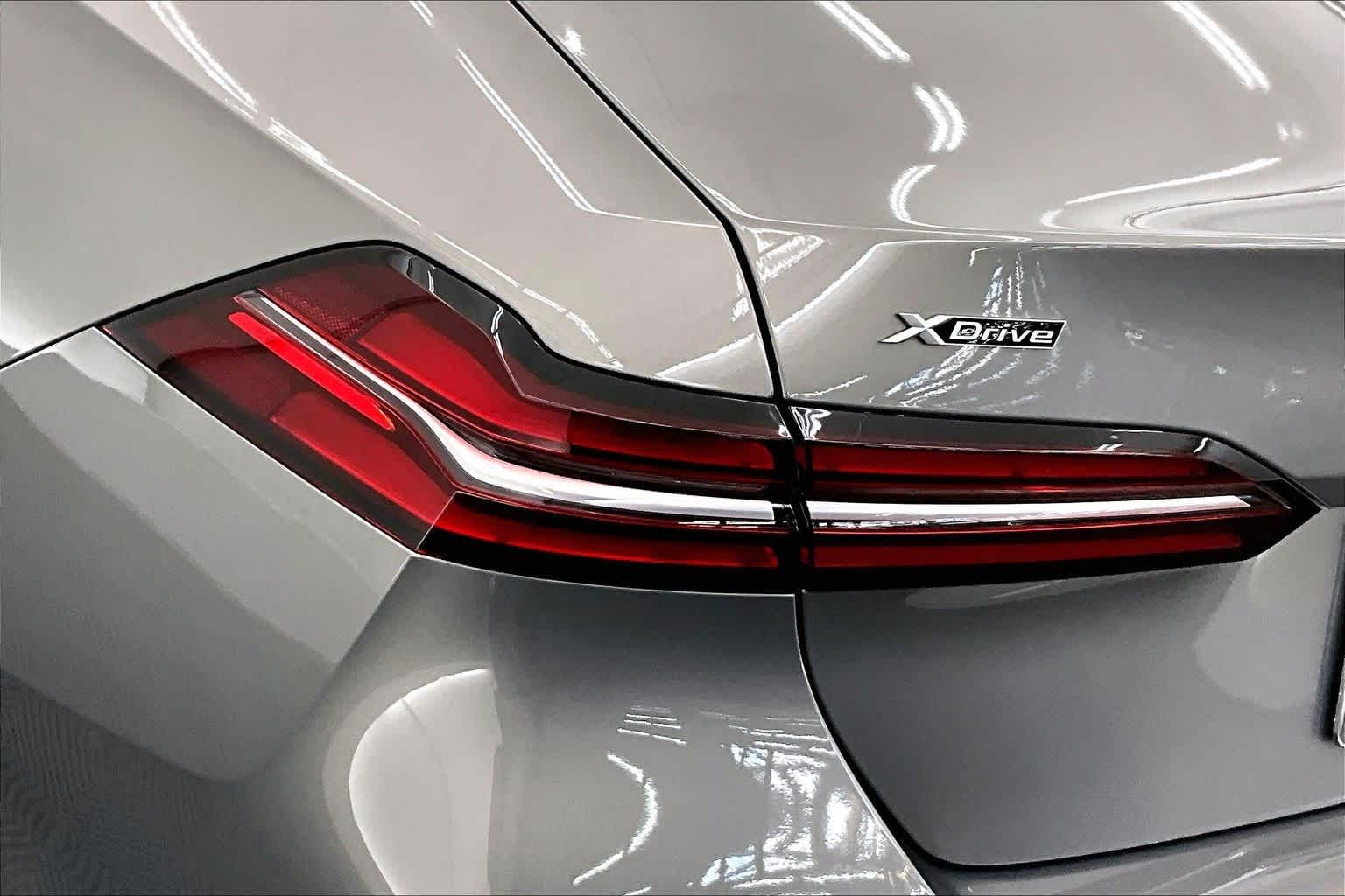 Thumbnail: 2026 BMW 5 Series - 32