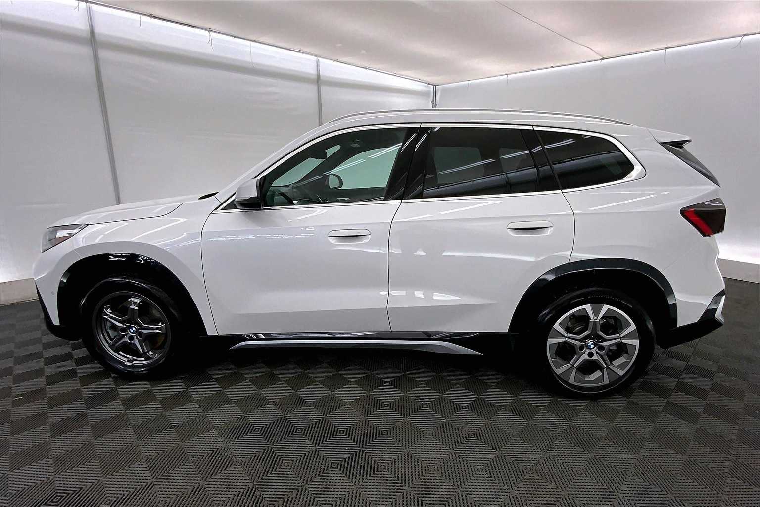 Thumbnail: 2024 BMW X1 - 3