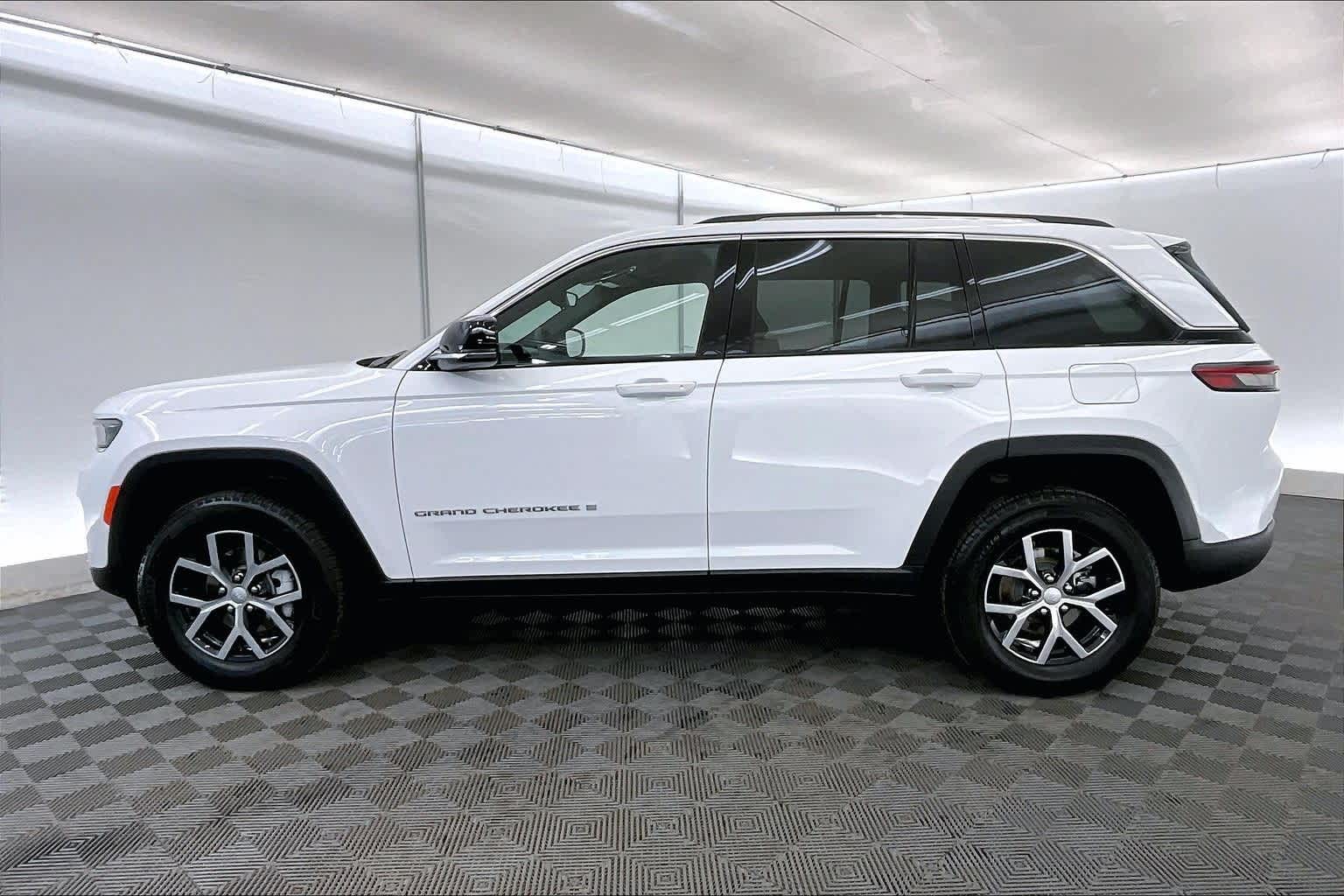 Thumbnail: 2023 Jeep Grand Cherokee - 3