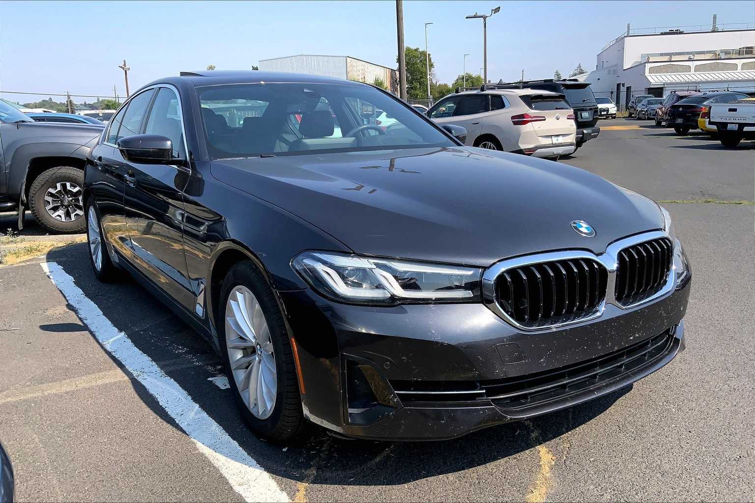 Thumbnail: 2023 BMW 5 Series - 10
