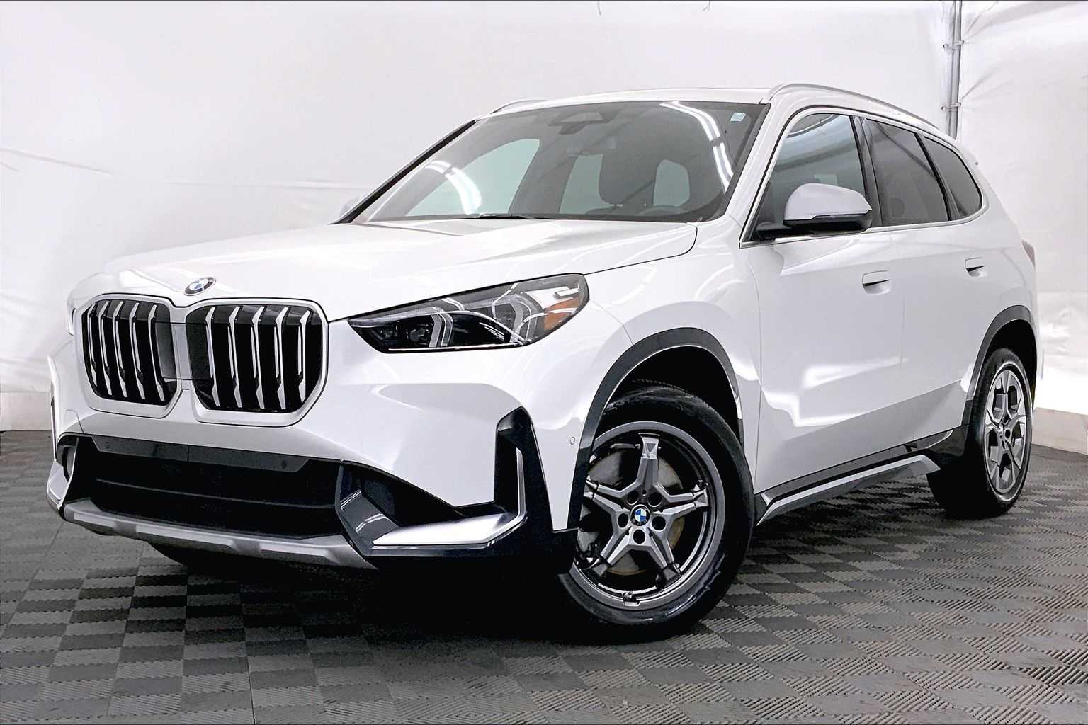 Thumbnail: 2024 BMW X1 - 1