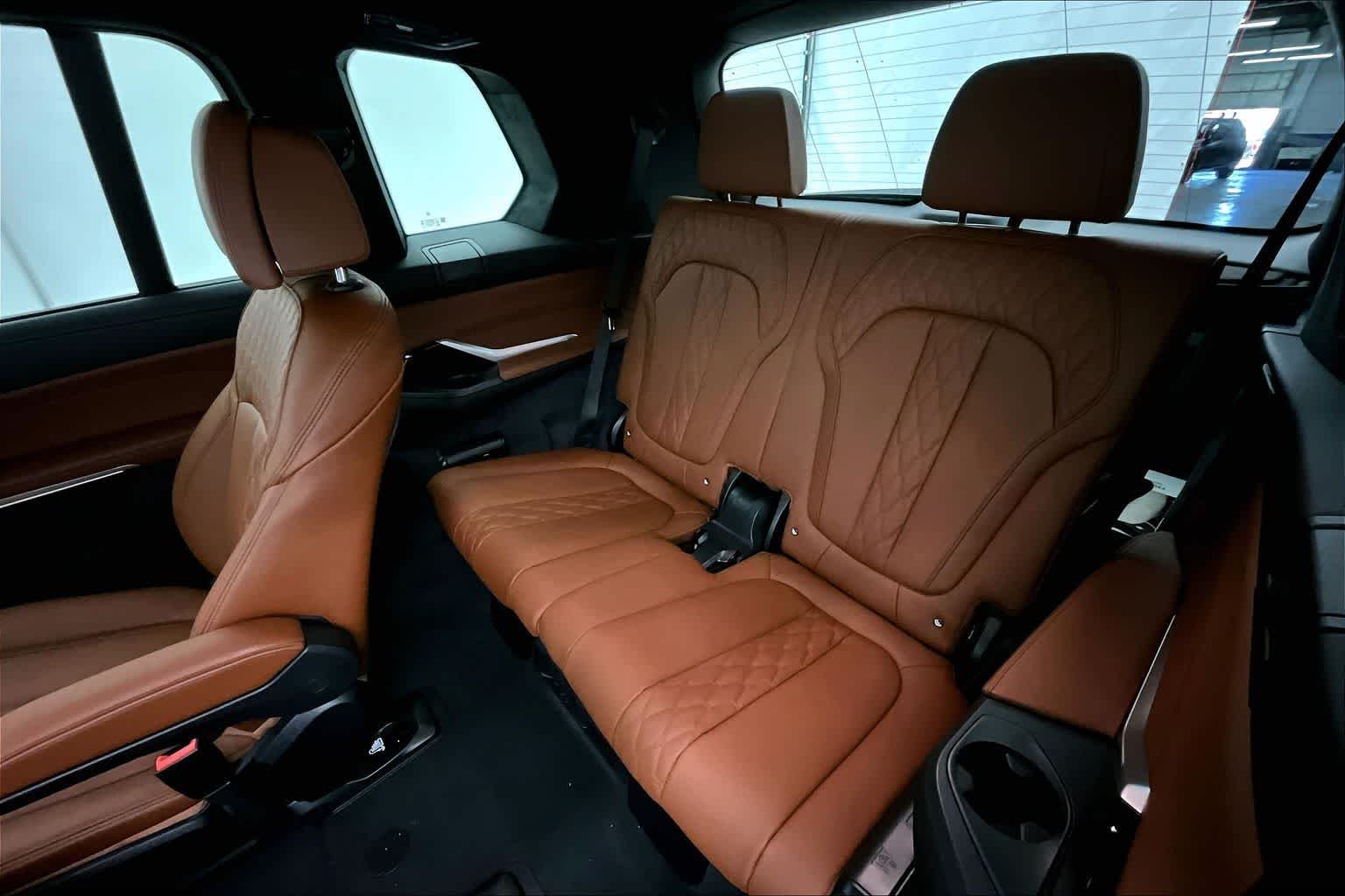 Thumbnail: 2026 BMW X7 - 13