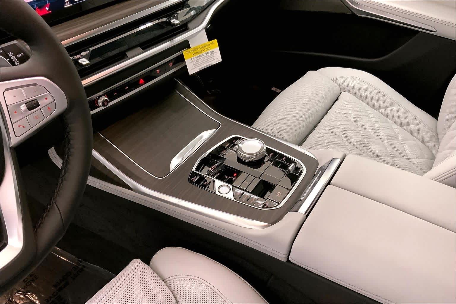 Thumbnail: 2026 BMW X7 - 17