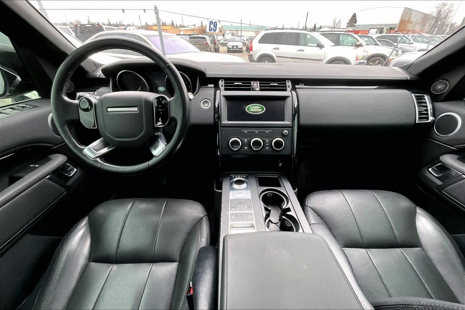 Thumbnail: 2019 Land Rover Discovery - 10