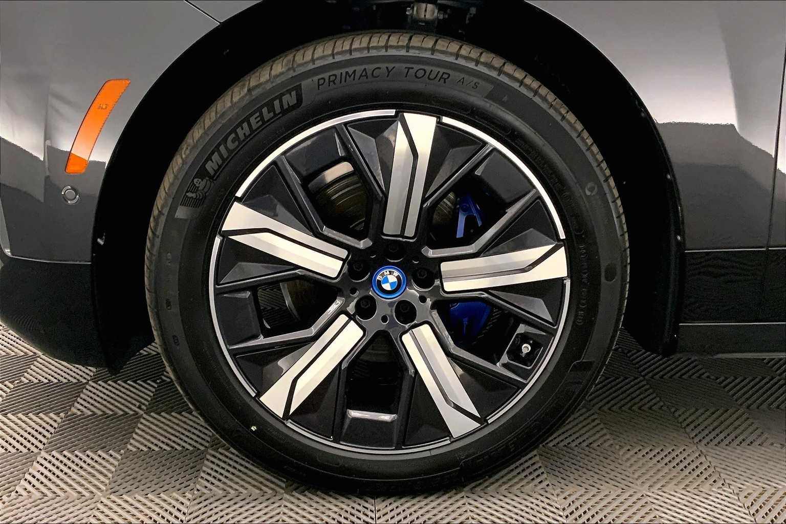 Thumbnail: 2024 BMW iX - 8