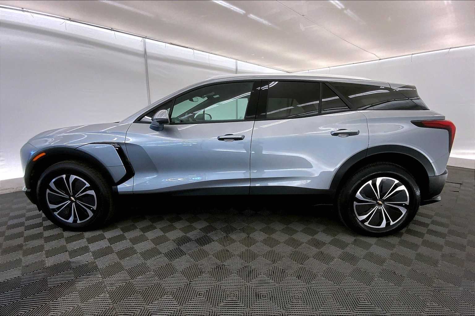 Thumbnail: 2024 Chevrolet Blazer EV - 3