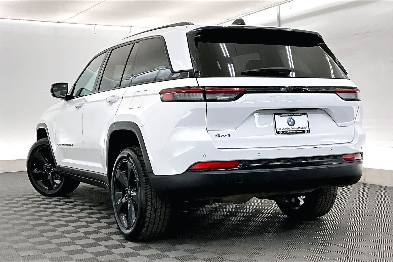Thumbnail: 2023 Jeep Grand Cherokee - 4