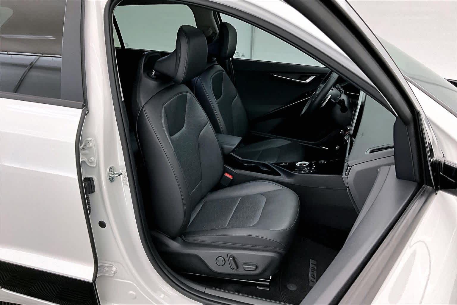 Thumbnail: 2023 Kia Niro - 13