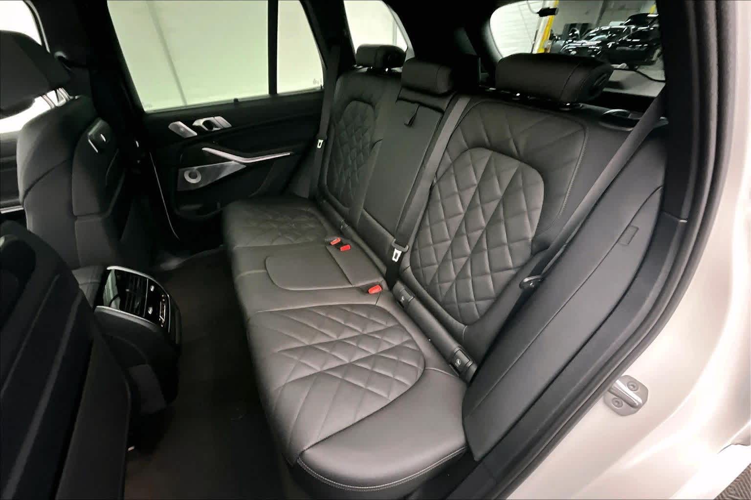 Thumbnail: 2026 BMW X5 - 13