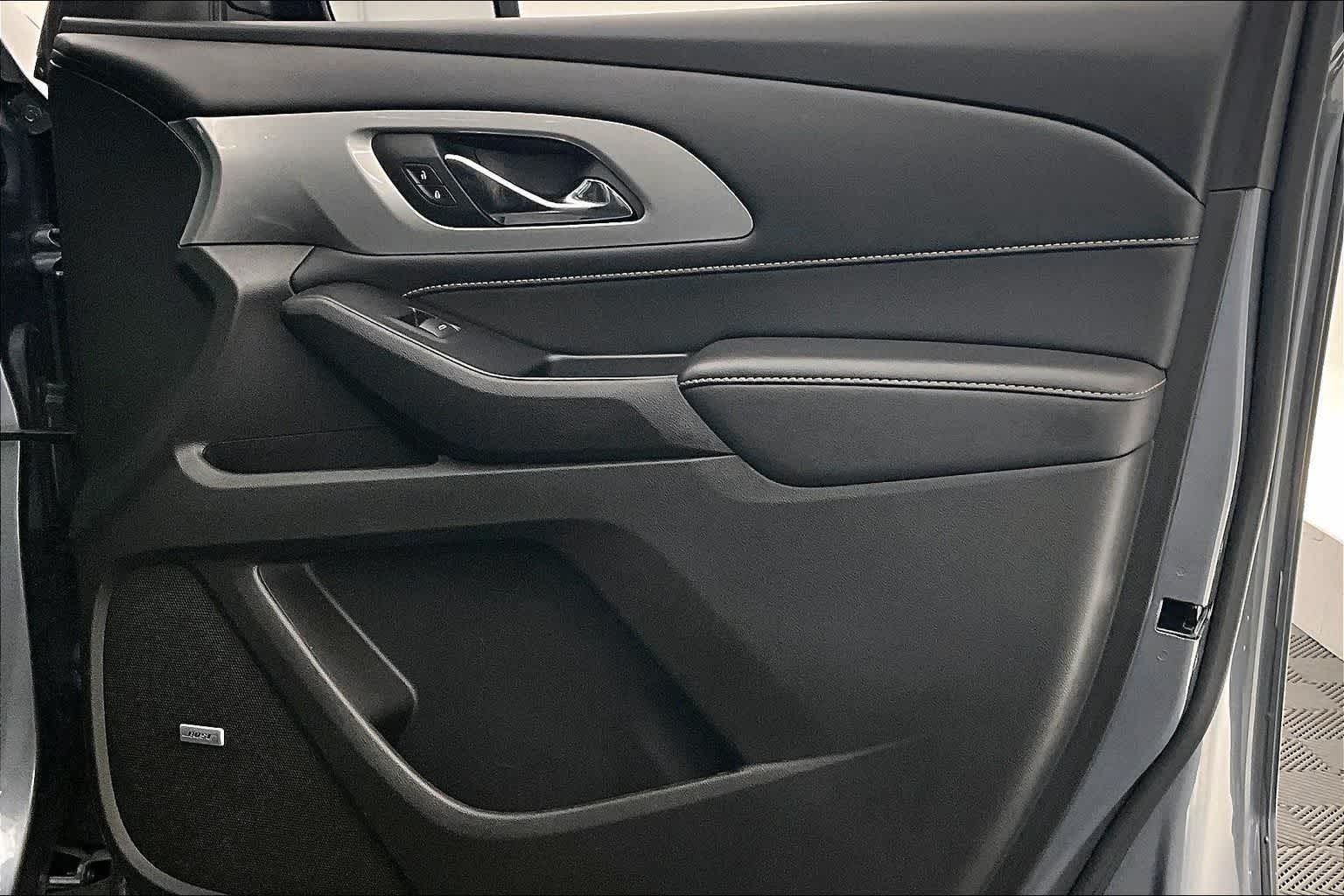 Thumbnail: 2021 Chevrolet Traverse - 28