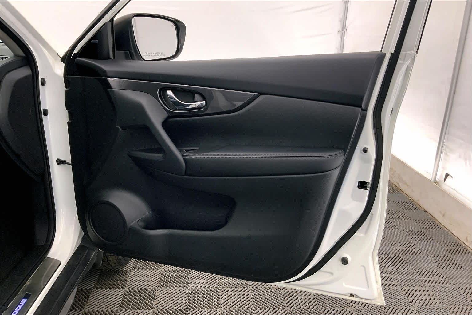 Thumbnail: 2017 Nissan Rogue - 28