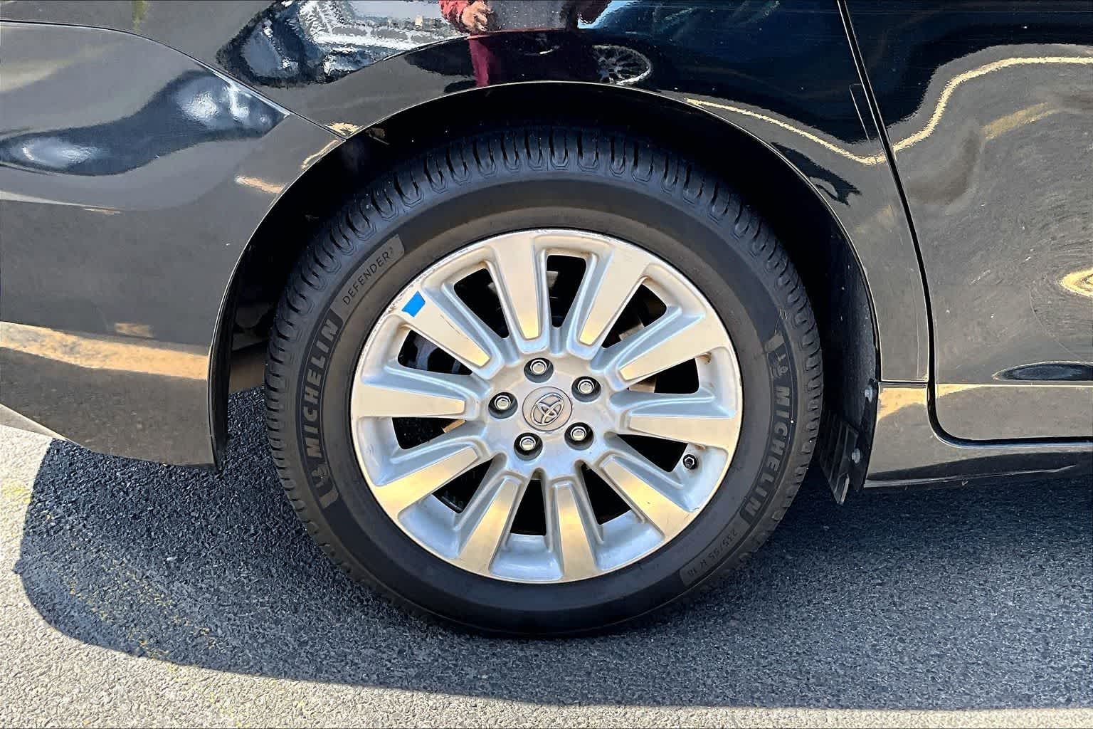 Thumbnail: 2015 Toyota Sienna - 20