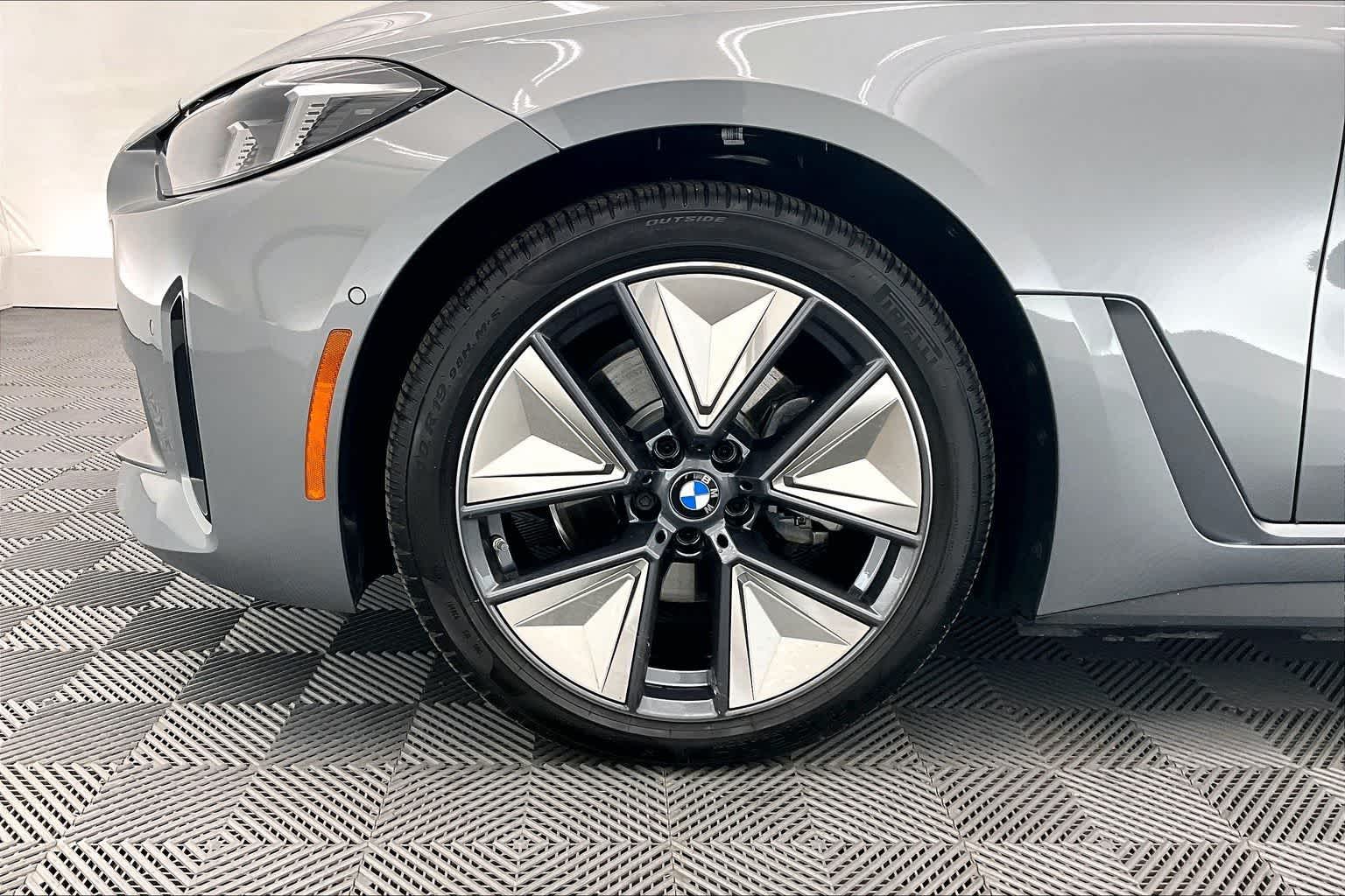 Thumbnail: 2025 BMW i4 - 8