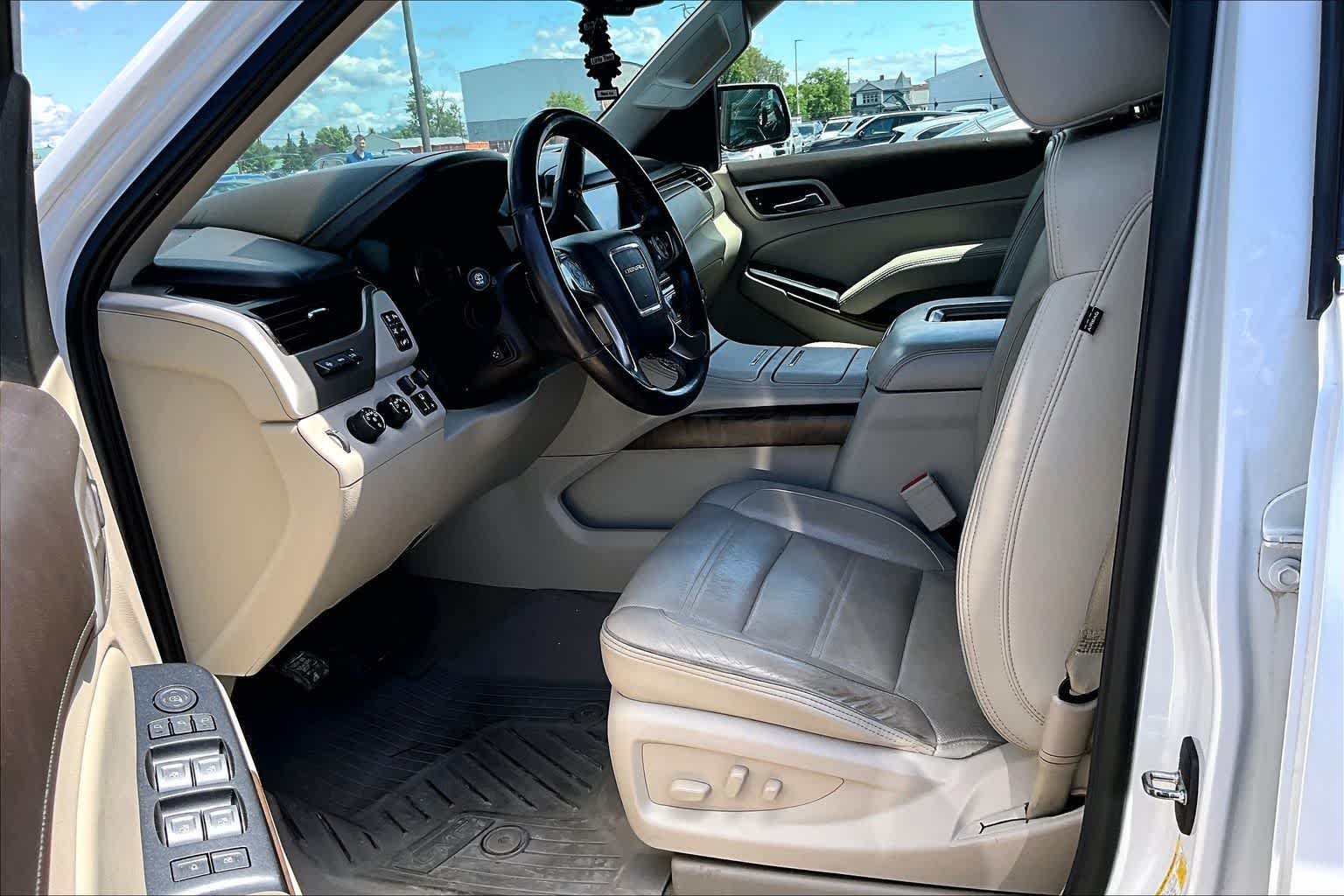 Thumbnail: 2019 GMC Yukon XL - 11
