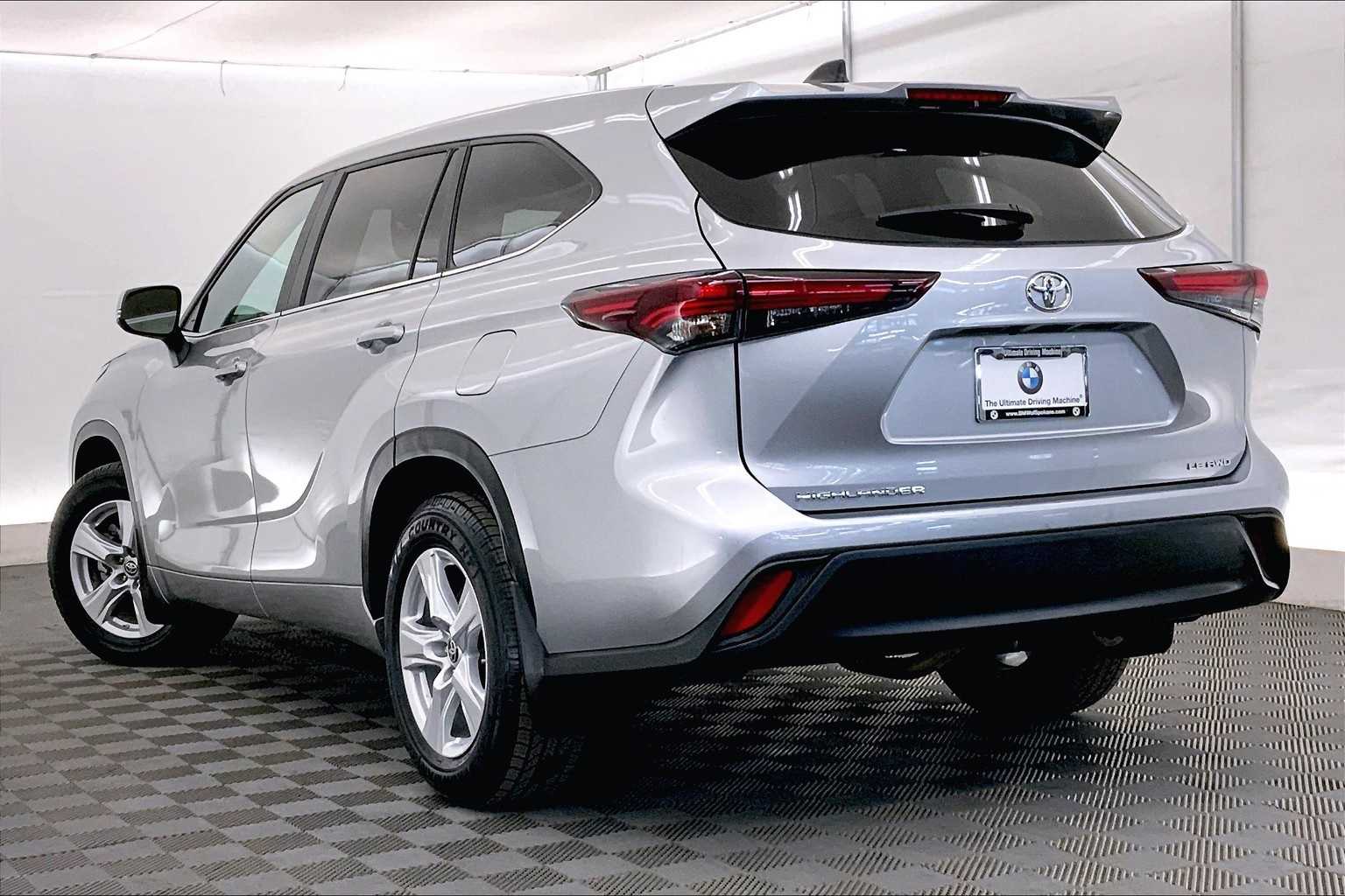 2024 Toyota Highlander LE photo 4