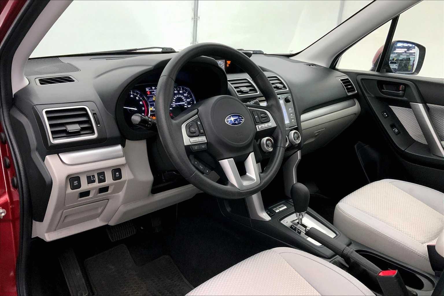 2018 Subaru Forester 2.5i Premium photo 2