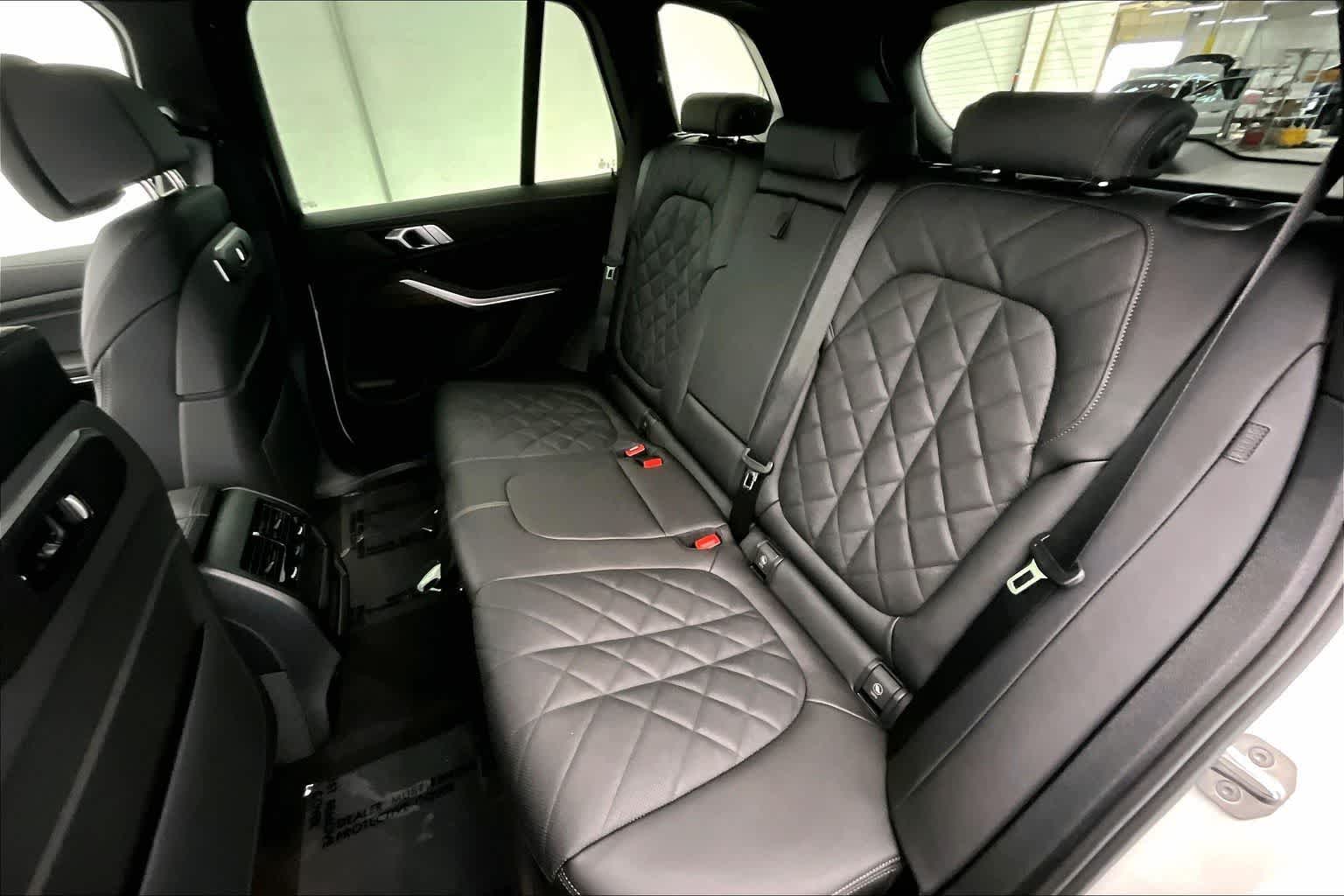 Thumbnail: 2026 BMW X5 - 13