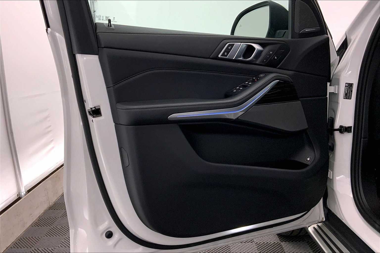 Thumbnail: 2025 BMW X5 - 27