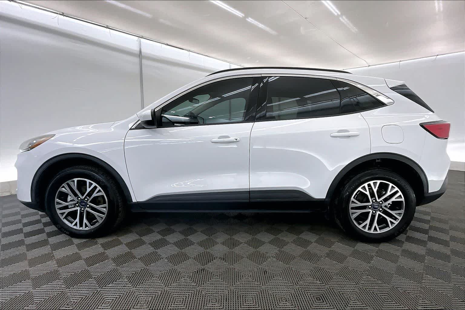 Thumbnail: 2020 Ford Escape - 3