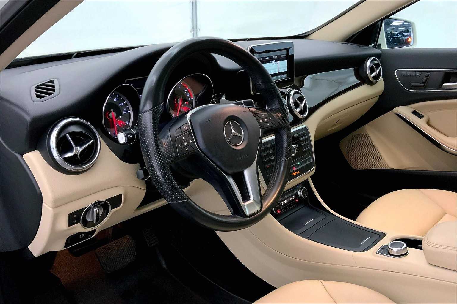 Thumbnail: 2015 Mercedes-Benz GLA - 2