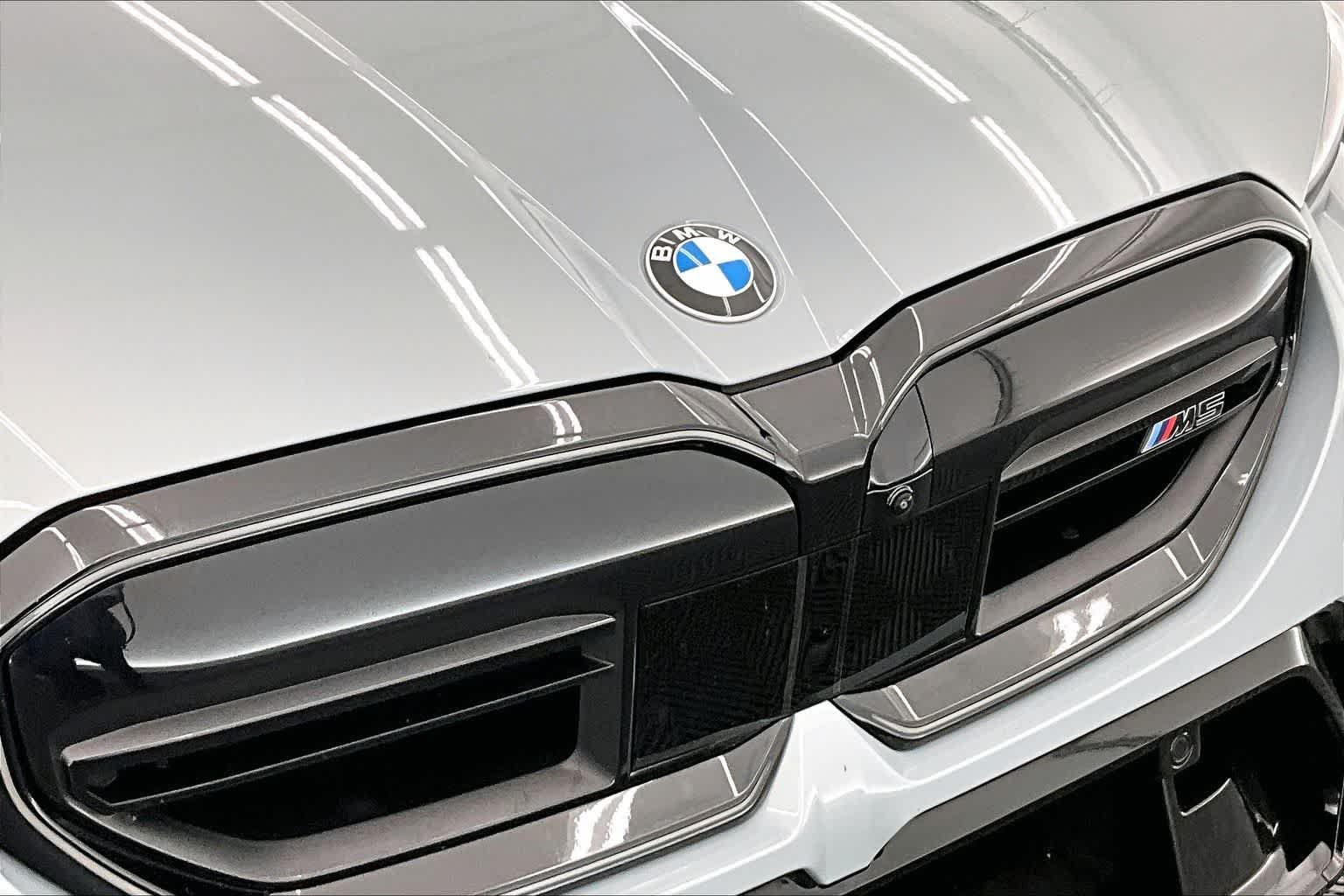 Thumbnail: 2026 BMW M5 - 33