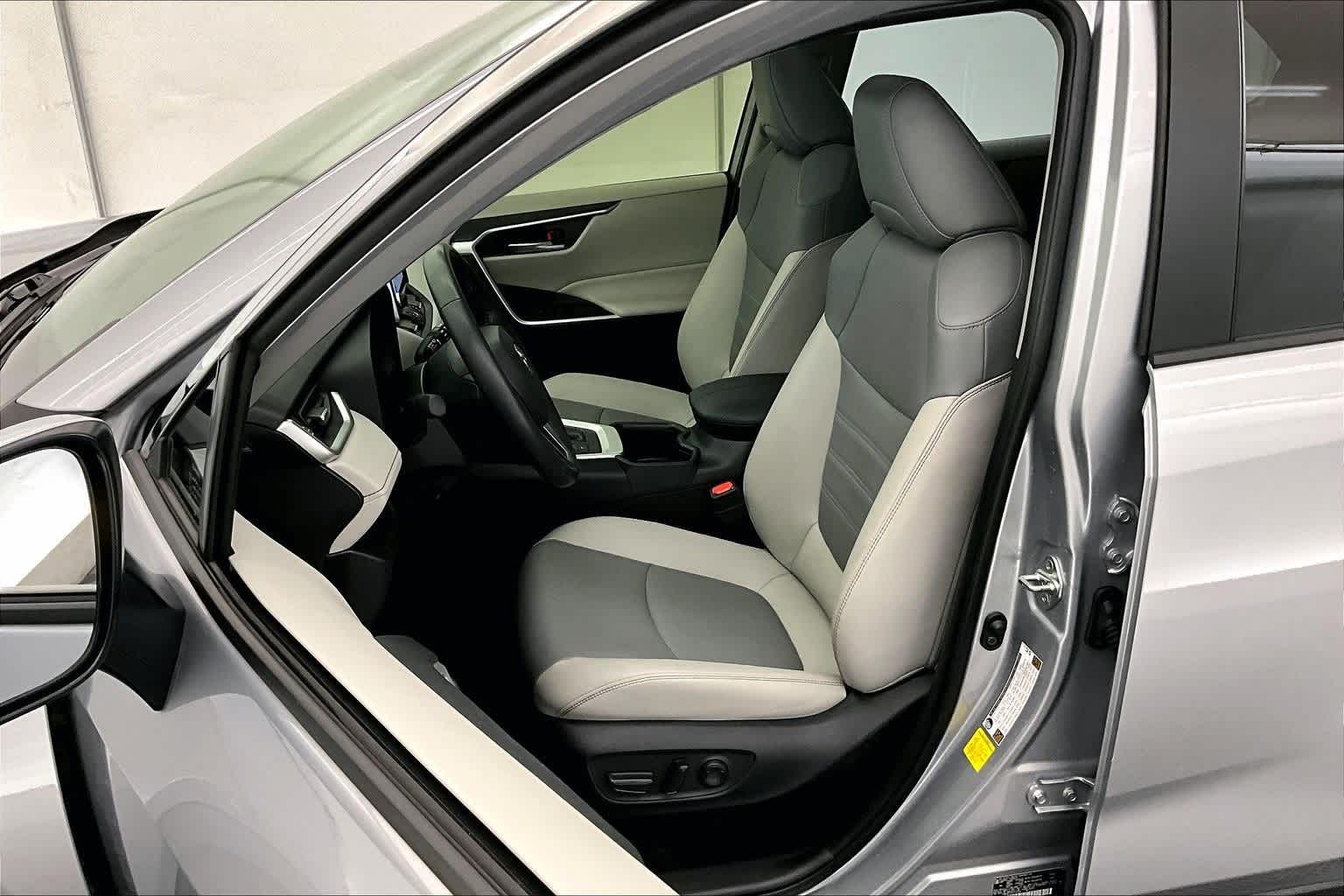 Thumbnail: 2025 Toyota RAV4 - 11